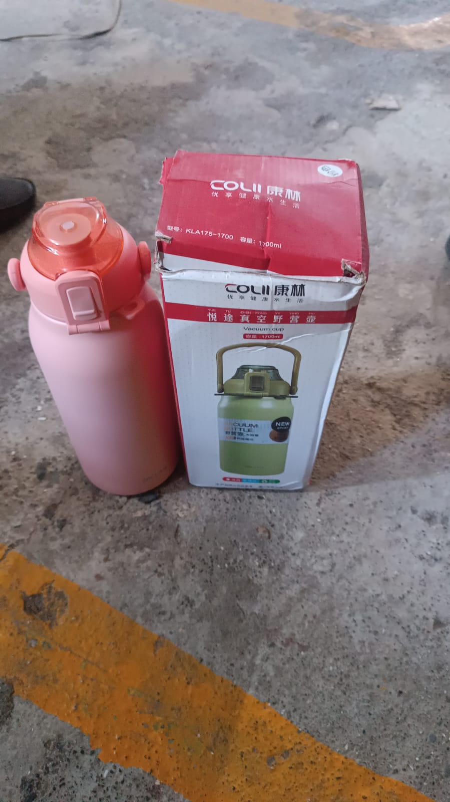 Stainless Steel Vacuum Water Bottle (1700 ML Approx) Stainless Steel Vacuum Water Bottle (1700 ML Approx)